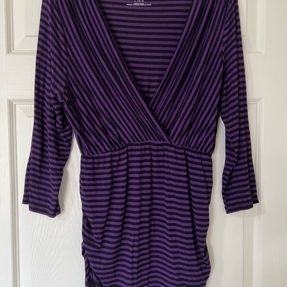Motherhood Maternity v-neck pullover with ruched sides Size L large - Picture 2 of 3